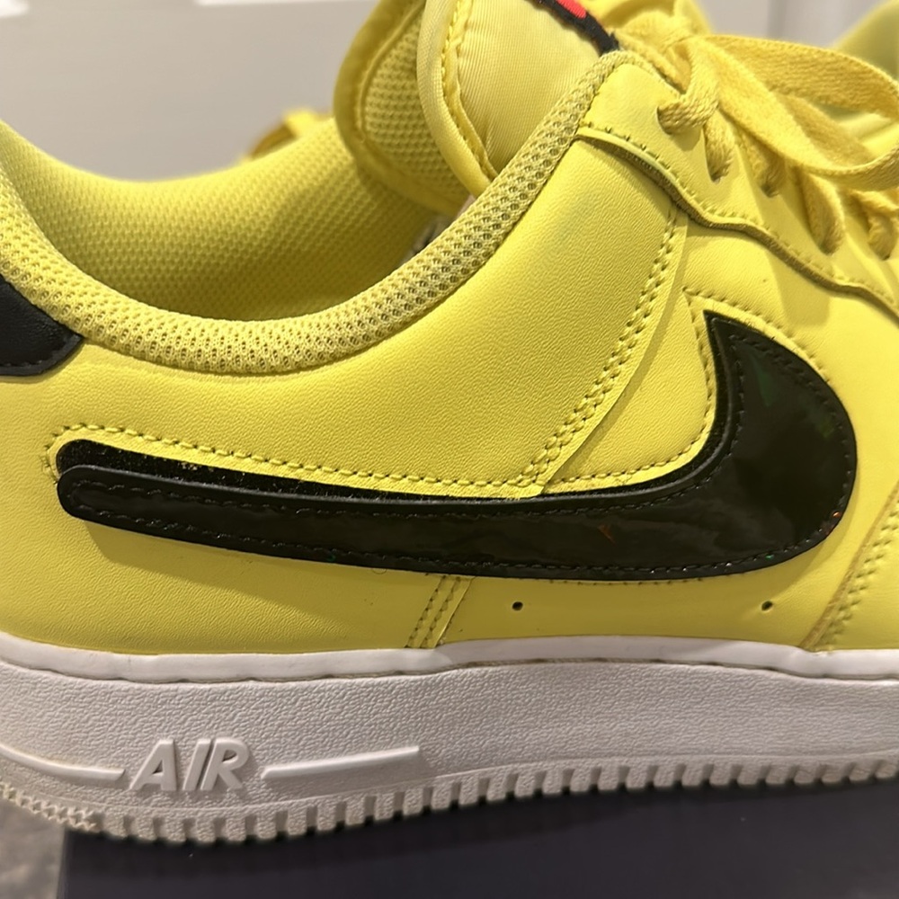 NIKE AIR FORCE 1 LV8 3 SIZE 10.5 MENS SNEAKERS BRIGHT YELLOW - Picture 16 of 16